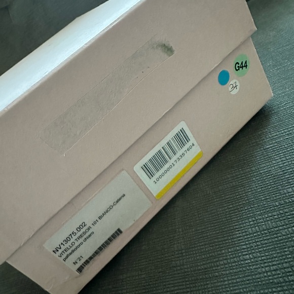 No. 21 OFF WHITE PUMPS W/ GOLD CHAINS - Picture 13 of 14